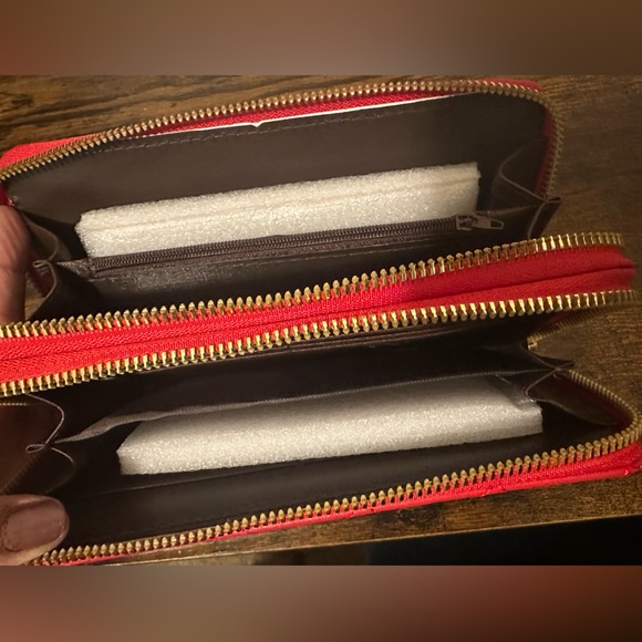 Handbag - Picture 2 of 3